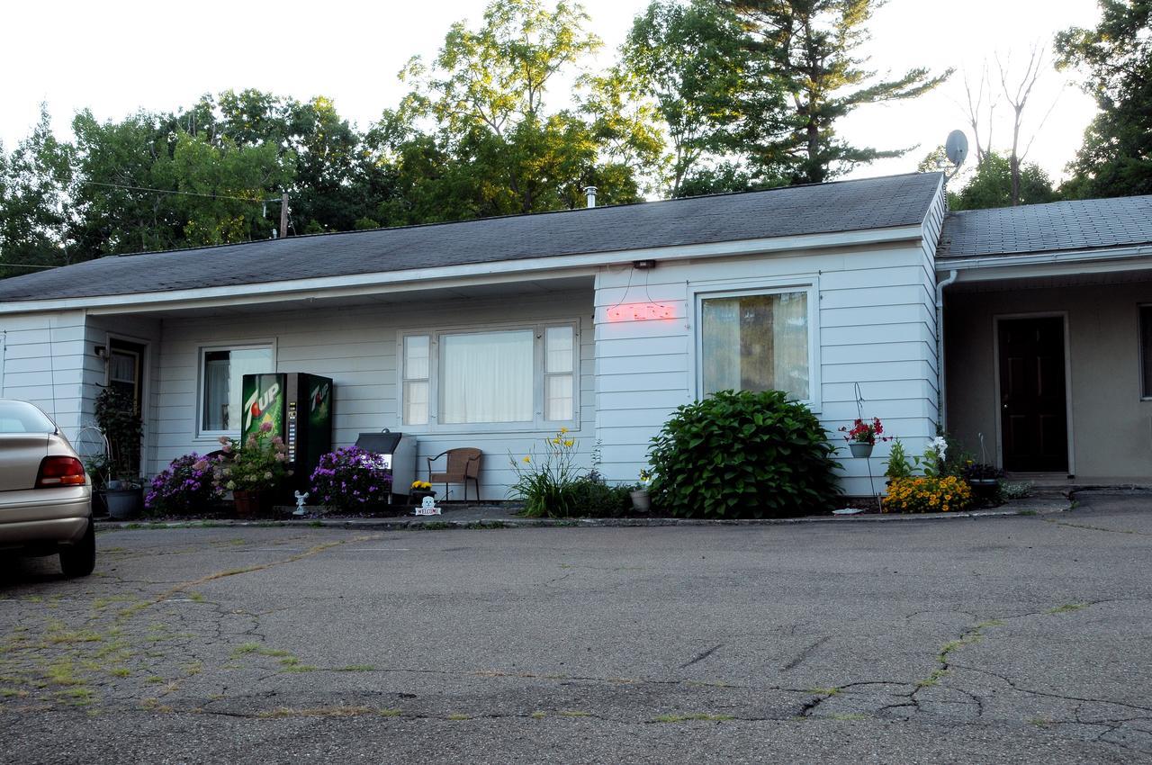 The Chieftain Motel Watkins Glen Dış mekan fotoğraf